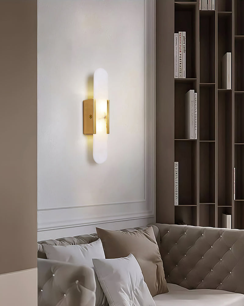 Elegante Wandleuchte aus Alabaster und Messing