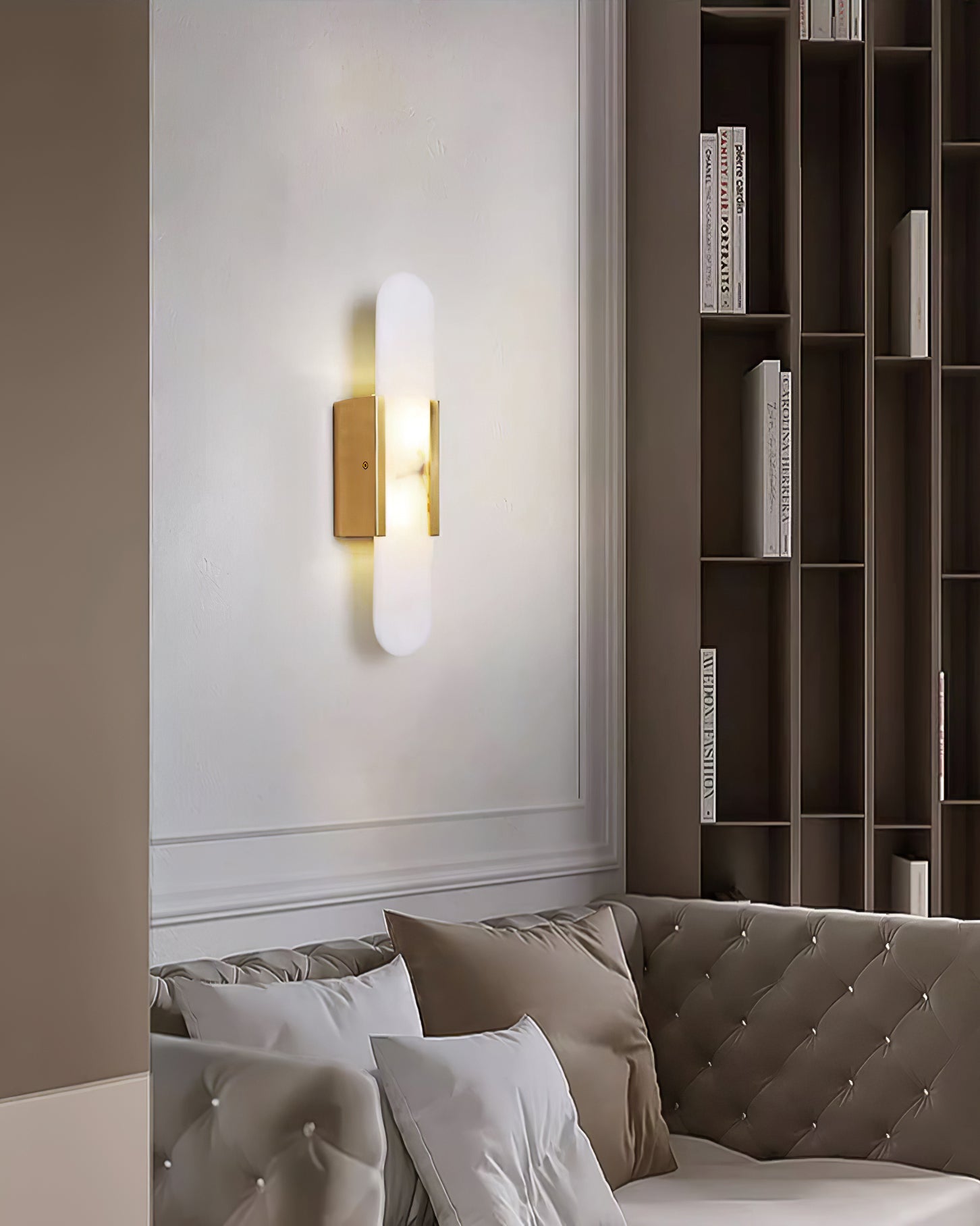 Elegante Wandleuchte aus Alabaster und Messing