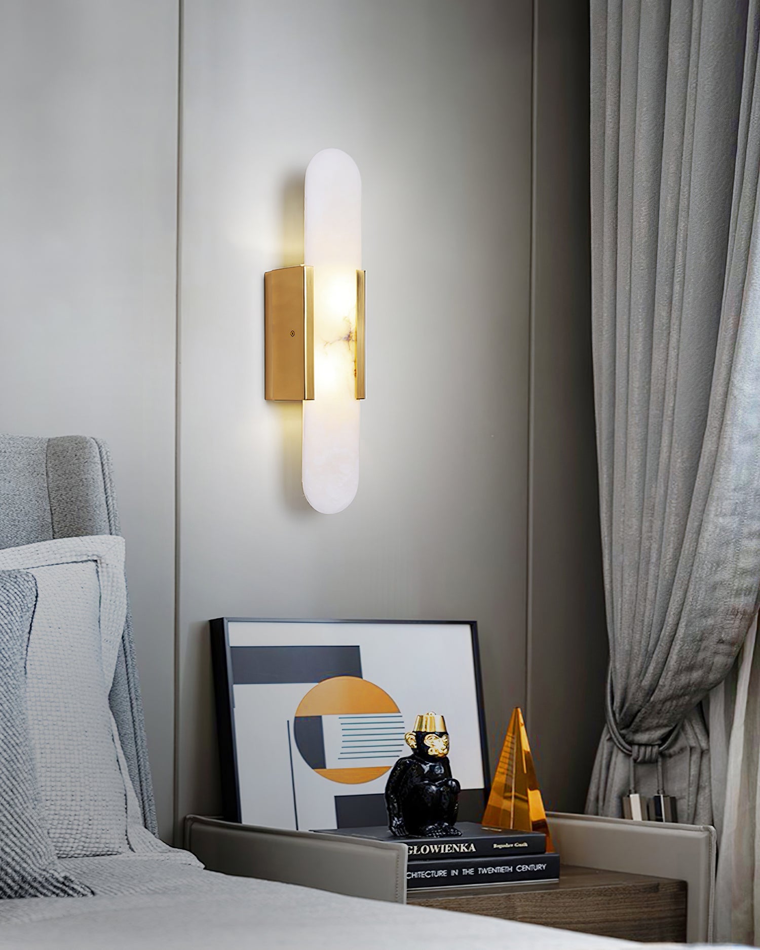 Elegante Wandleuchte aus Alabaster und Messing