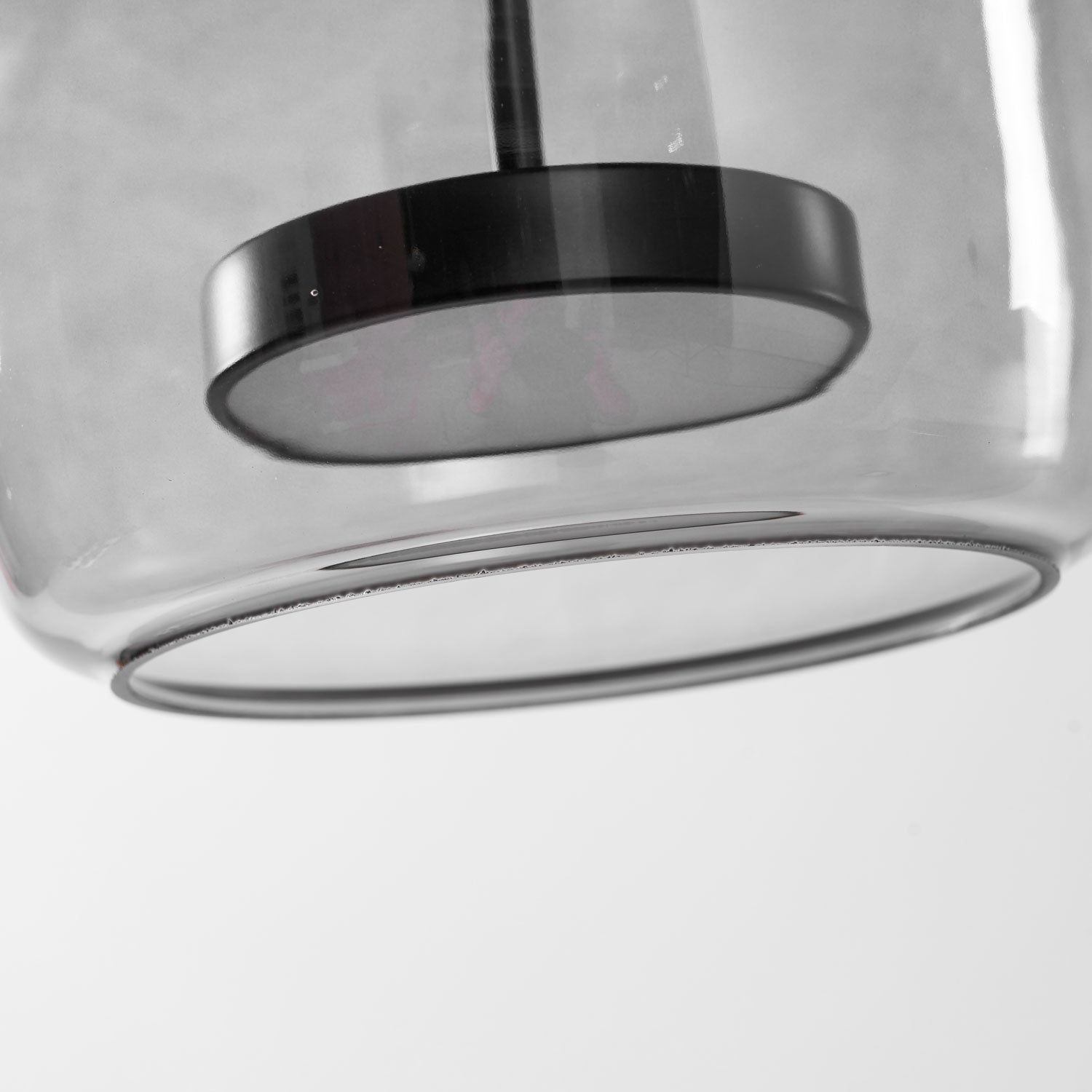 Hängeleuchte mit handgeblasener Glaskugel