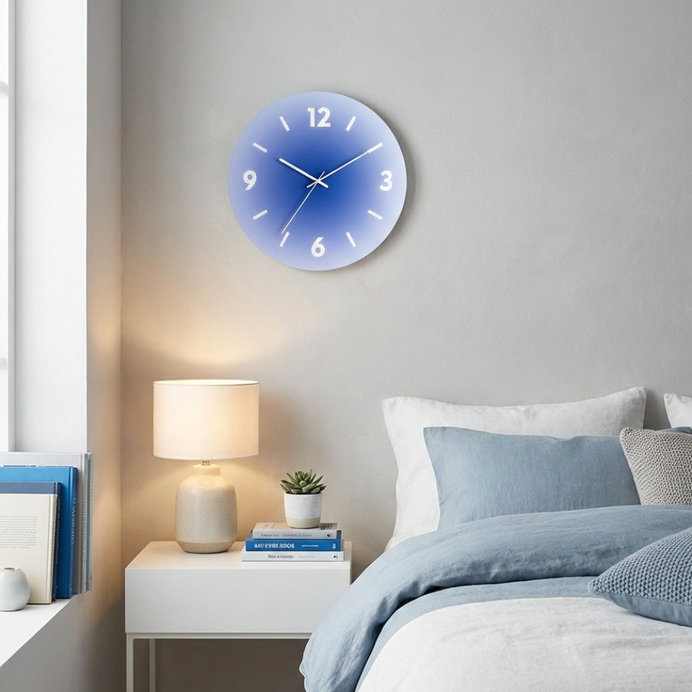Moderne Wanduhr aus Glas