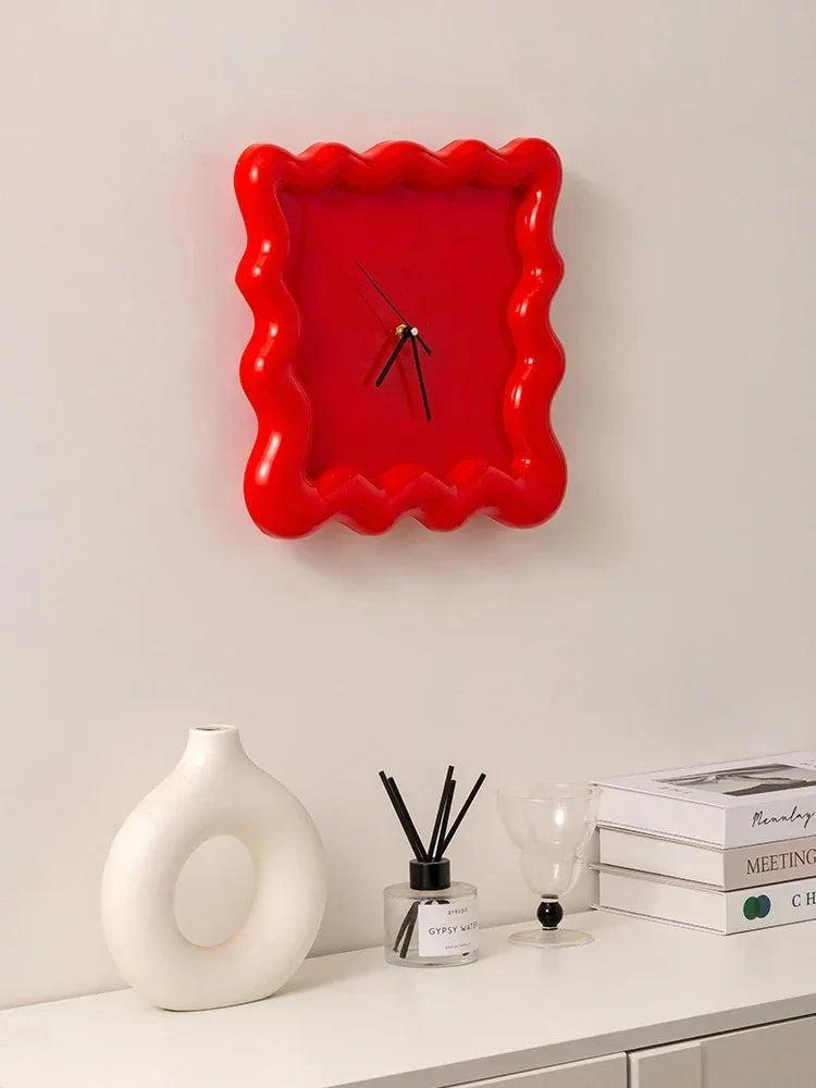Minimalistische Wanduhr