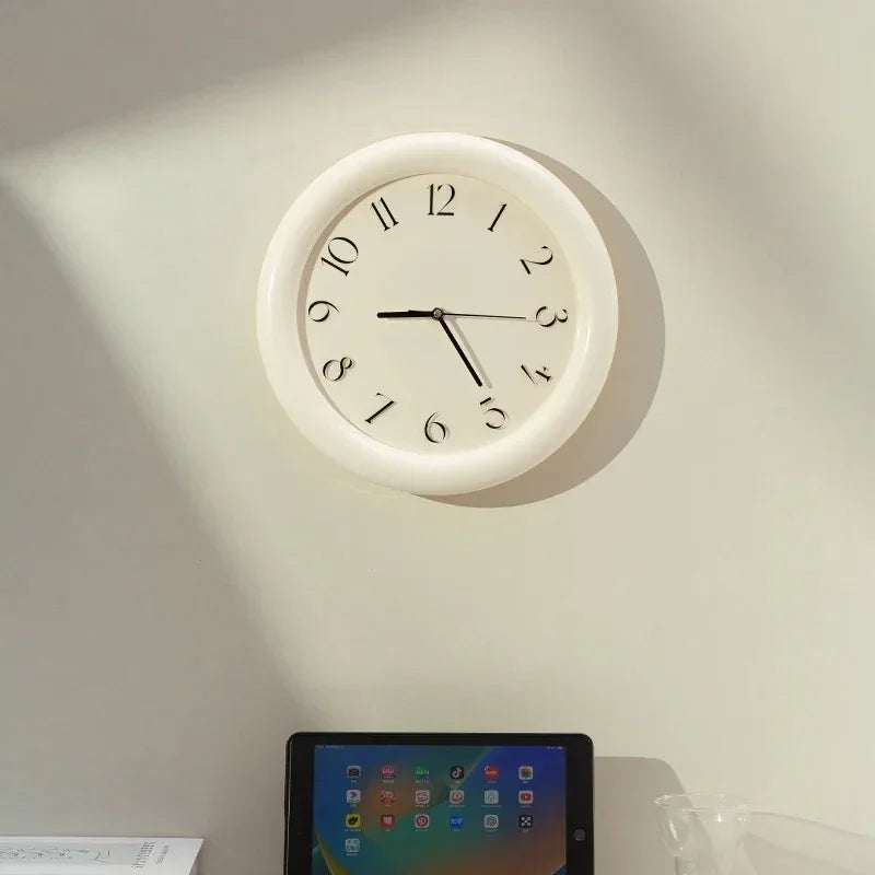 Geräuschlose Wanduhr