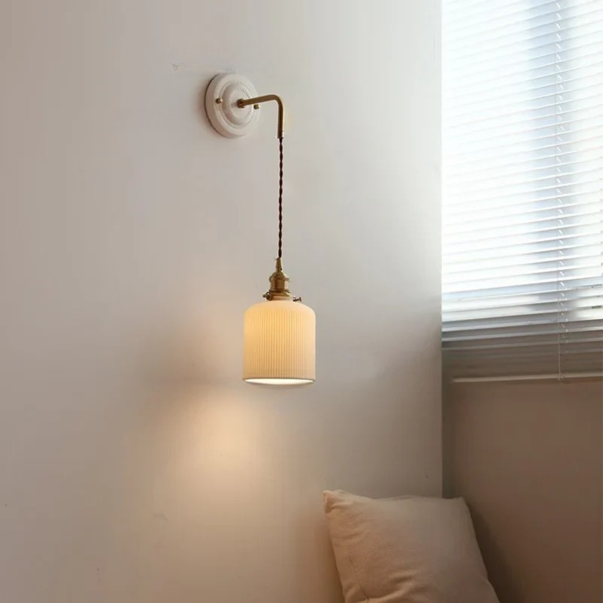 Minimalistische Wandleuchte aus Keramik