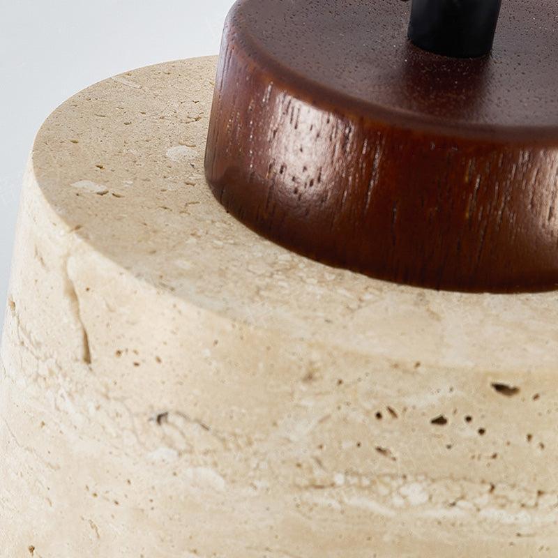 Pendelleuchte aus naturgelbem Travertin