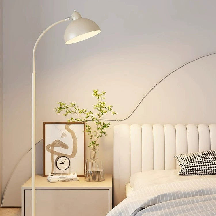 Minimalistische Stehlampe im skandinavischen Stil
