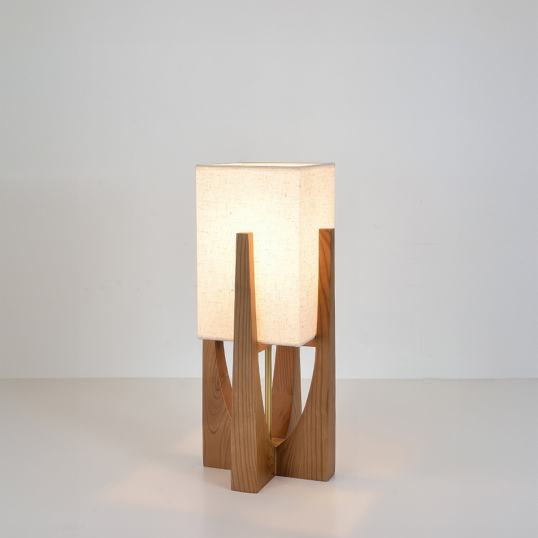 Stehlampe im japanischen Wabi Sabi Stil