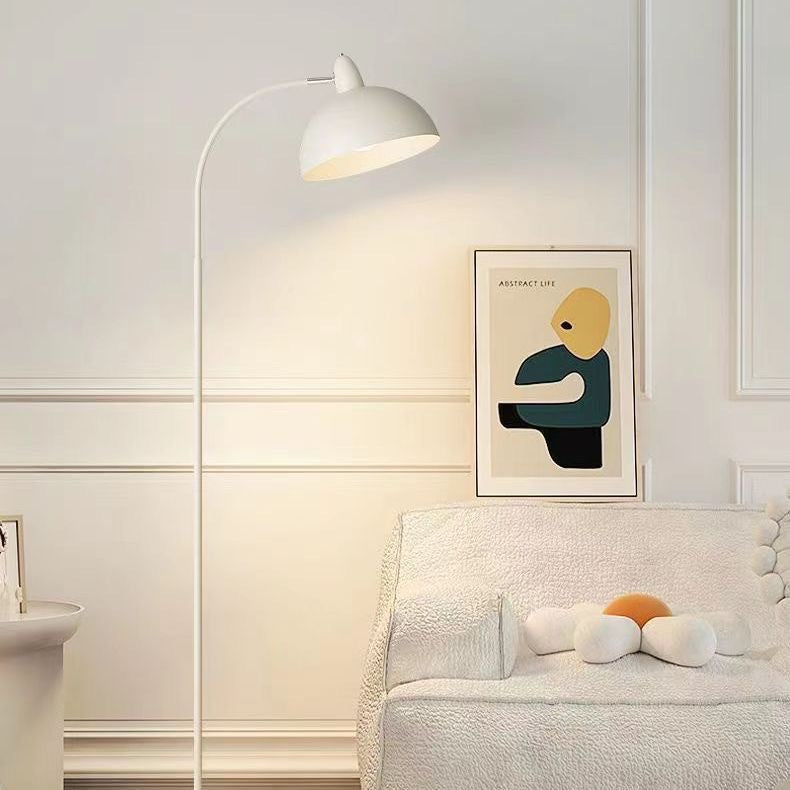 Minimalistische Stehlampe im skandinavischen Stil