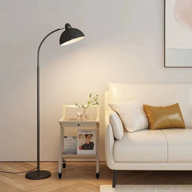 Minimalistische Stehlampe im skandinavischen Stil