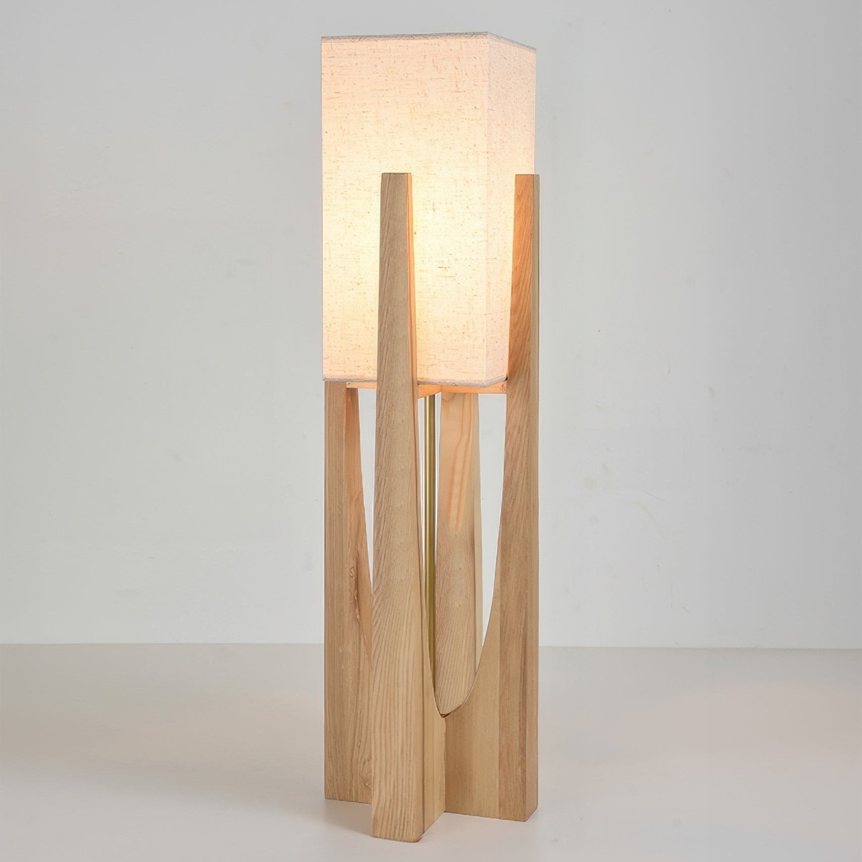 Stehlampe im japanischen Wabi Sabi Stil