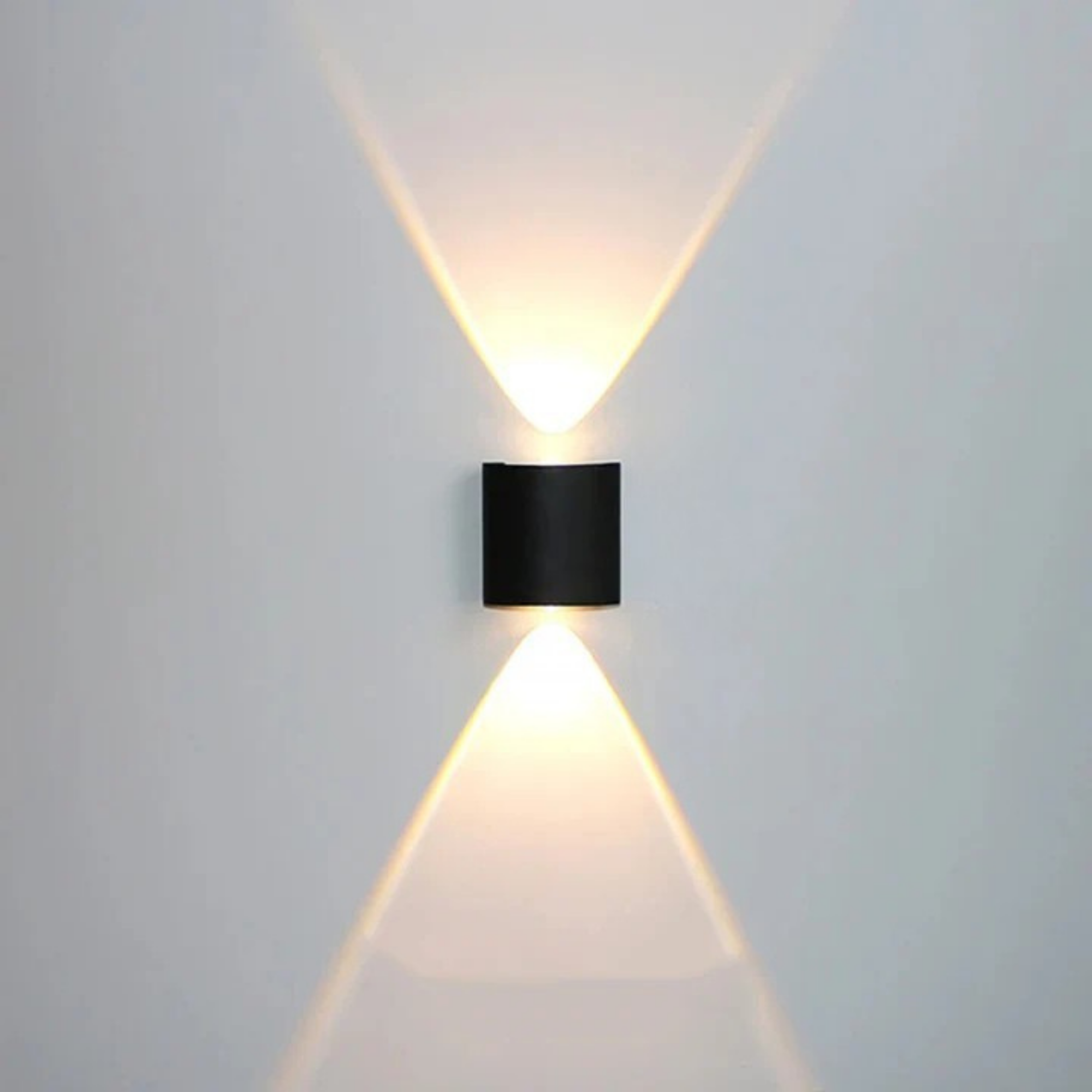 Schwarze Wandleuchte aus Aluminium
