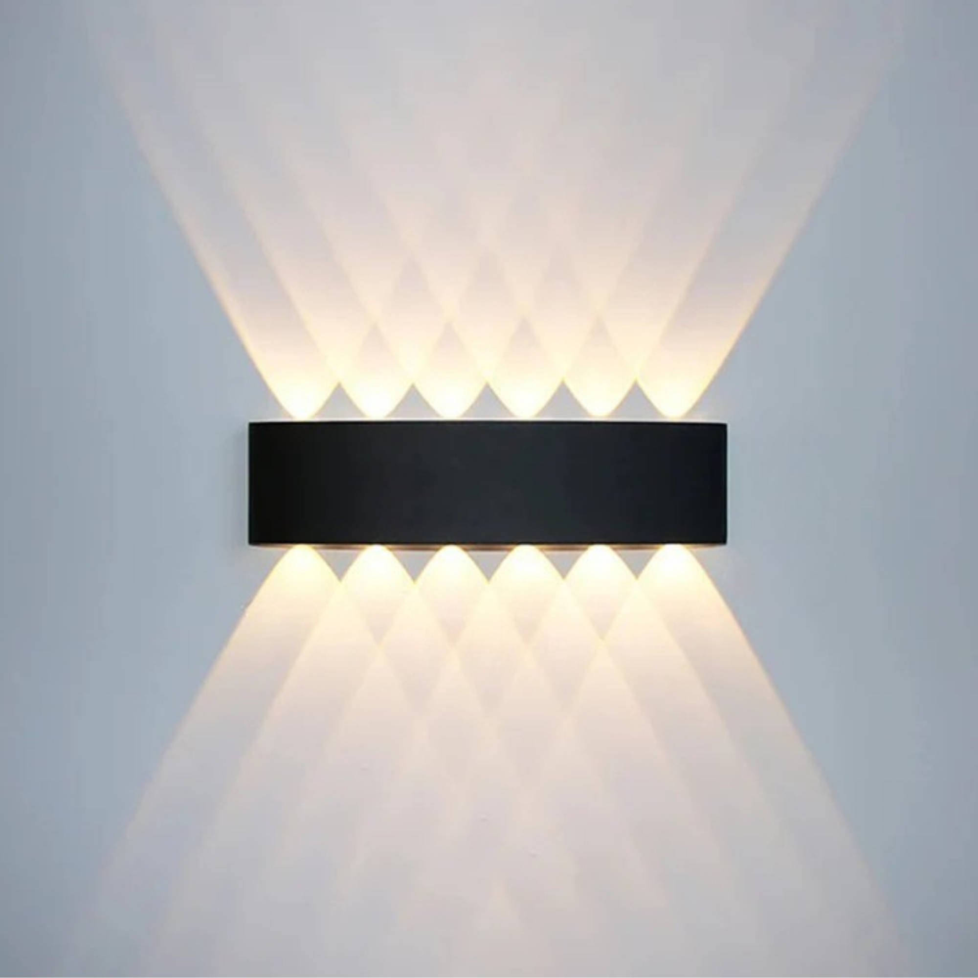 Schwarze Wandleuchte aus Aluminium