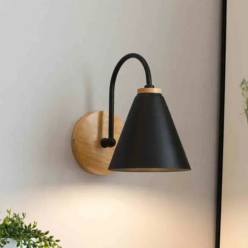Minimalistische Wandleuchte aus Eisen
