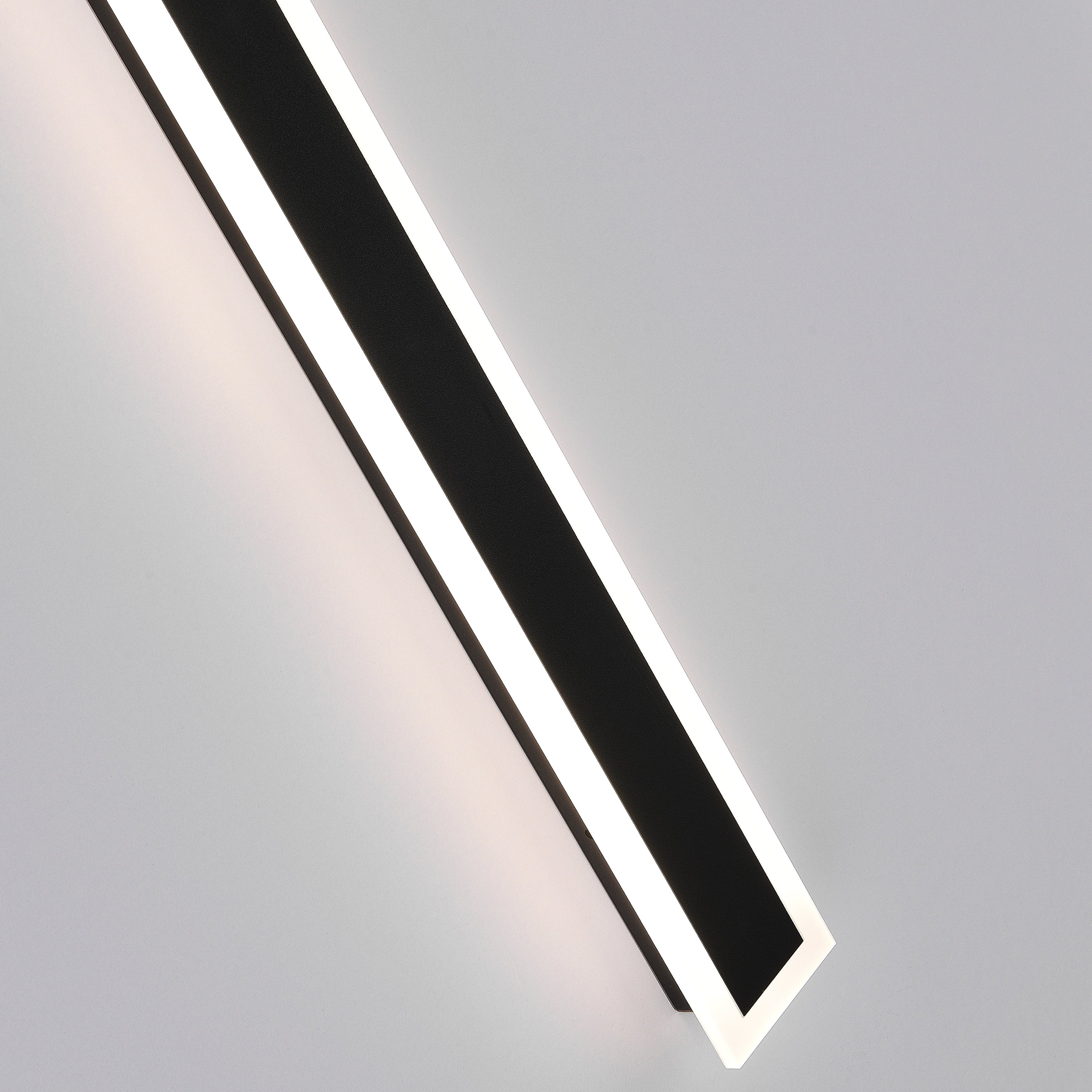 Lineare Außenwandleuchte