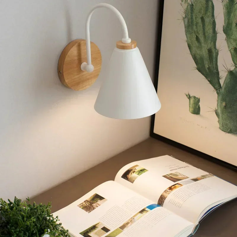 Minimalistische Wandleuchte aus Eisen