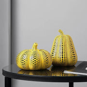 Farbenfrohes Ornament aus Kunstharz