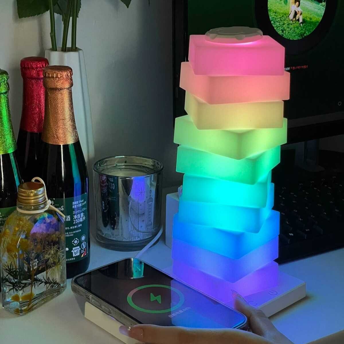 Verstellbare Tischlampe mit Ladefunktion