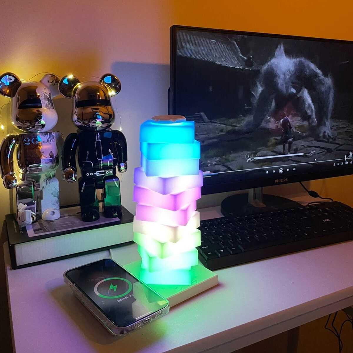 Verstellbare Tischlampe mit Ladefunktion