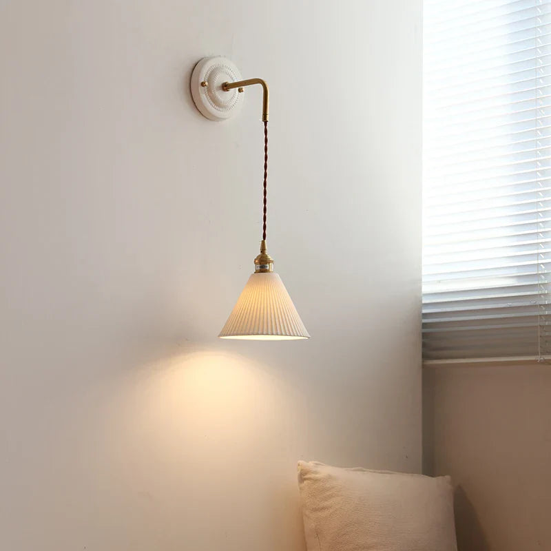 Minimalistische Wandleuchte aus Keramik