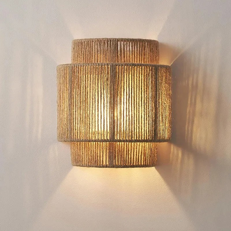 Wandleuchte aus Naturrattan