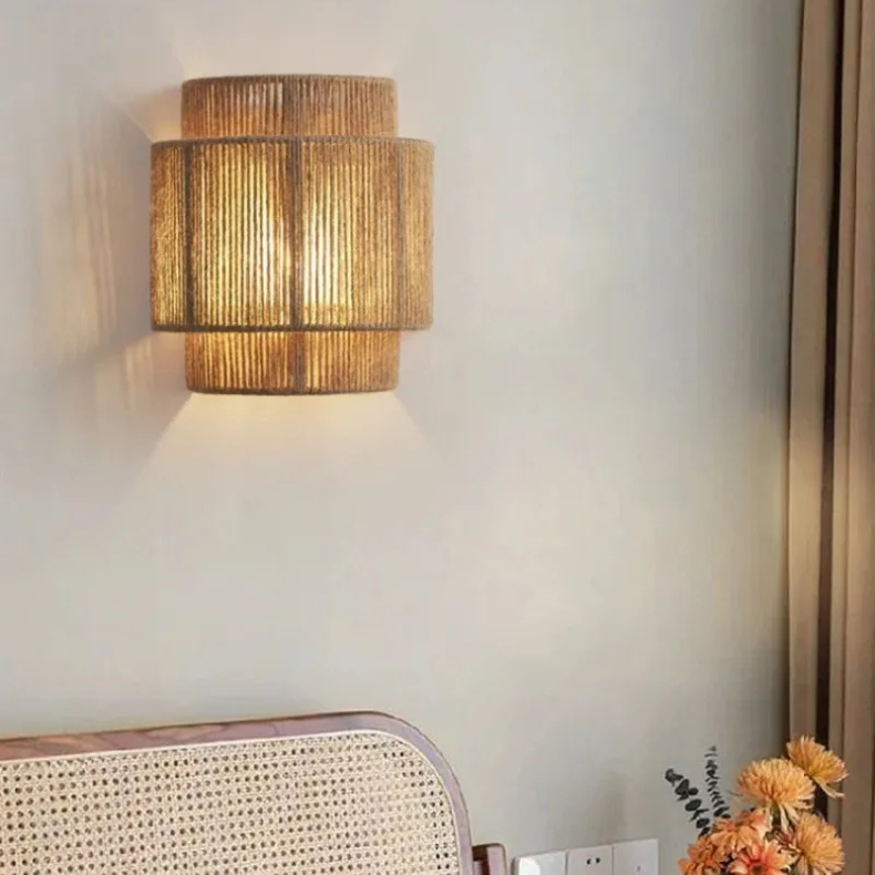 Wandleuchte aus Naturrattan