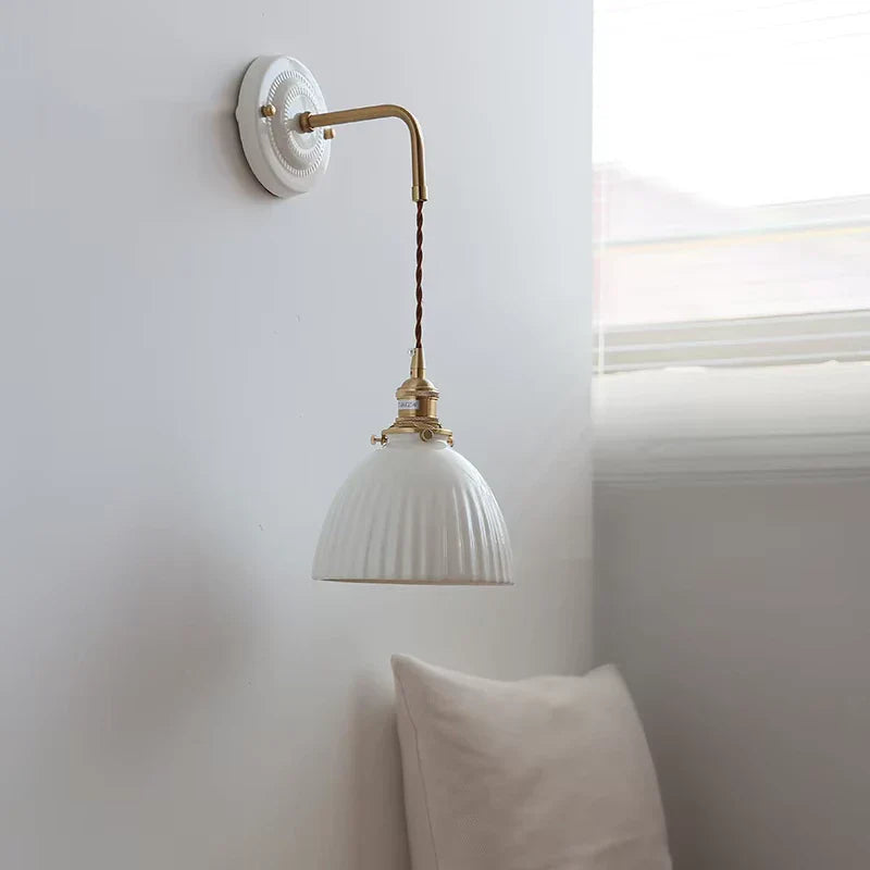 Minimalistische Wandleuchte aus Keramik