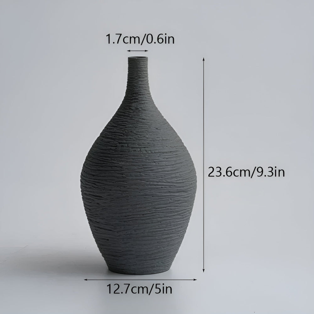 Strukturierte Keramikvase