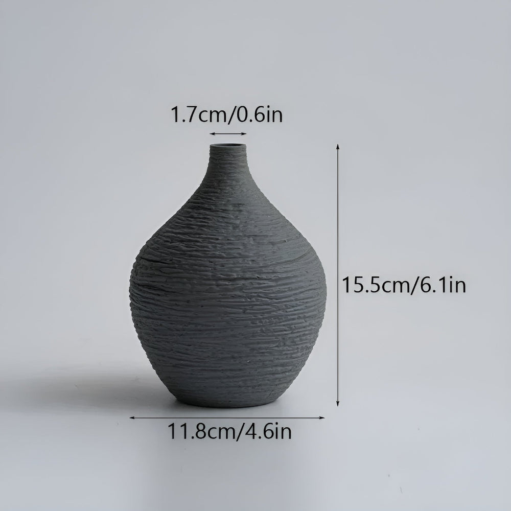 Strukturierte Keramikvase