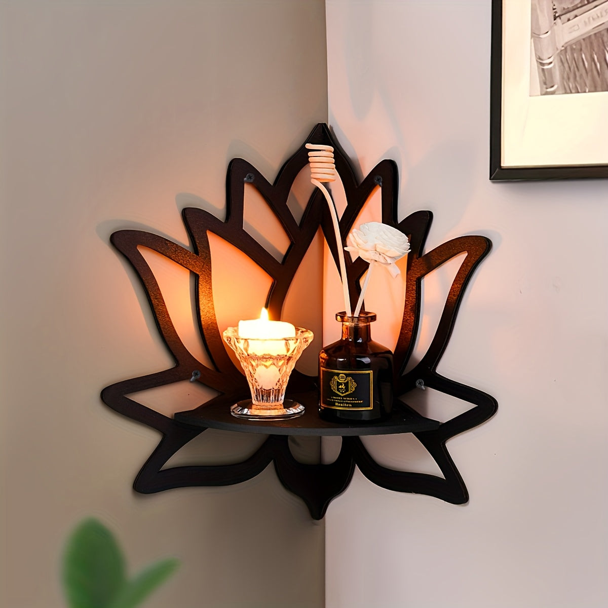 Wandregal aus Holz in Blumenform