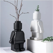 Moderner, von Blockformen inspirierter Blumentopf