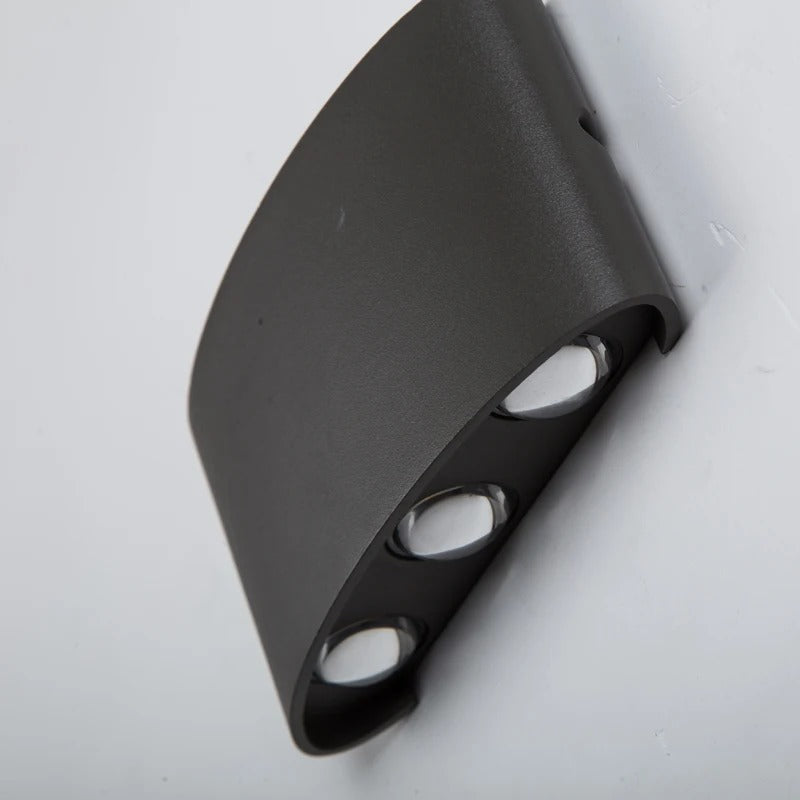 Schwarze Wandleuchte aus Aluminium