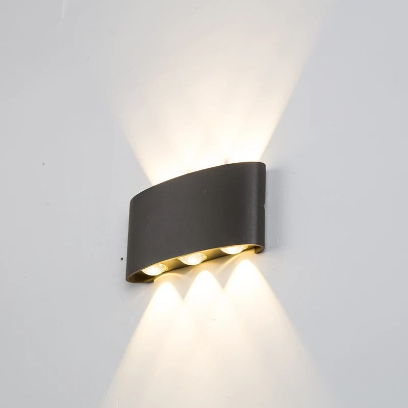 Schwarze Wandleuchte aus Aluminium
