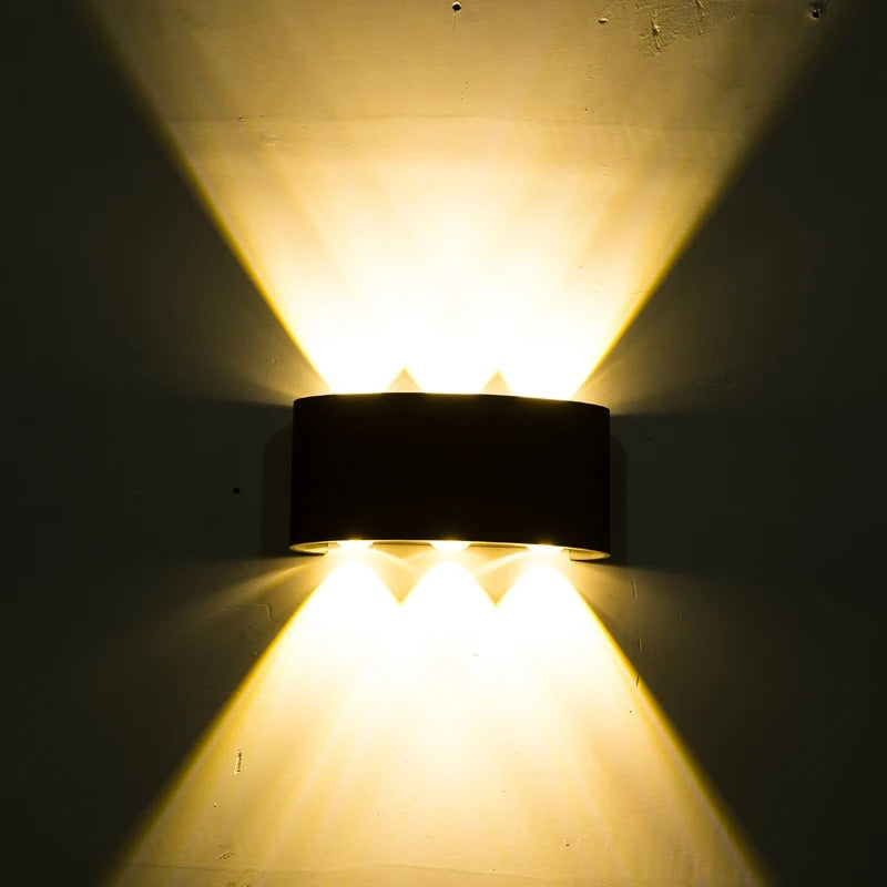 Schwarze Wandleuchte aus Aluminium
