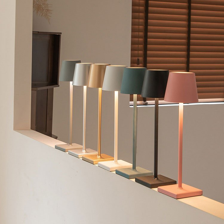 Skandinavische kabellose Tischlampe