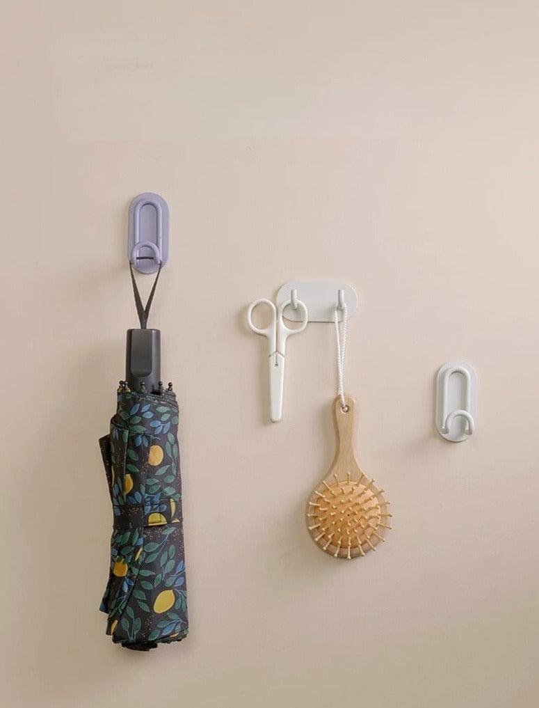 Minimalistische Metallhaken zum Aufkleben