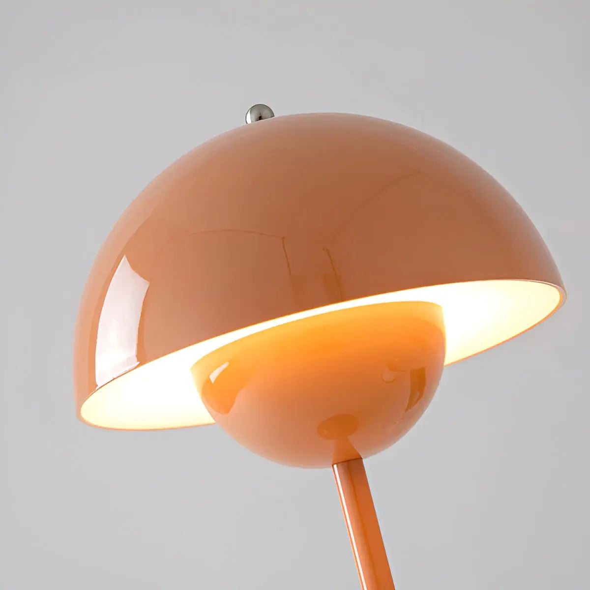 Tischlampe im skandinavischen Stil