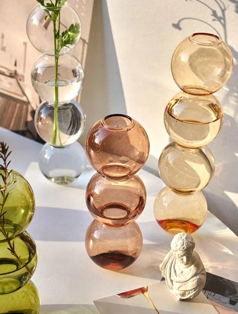 Vase in Form einer abstrakten Kugel