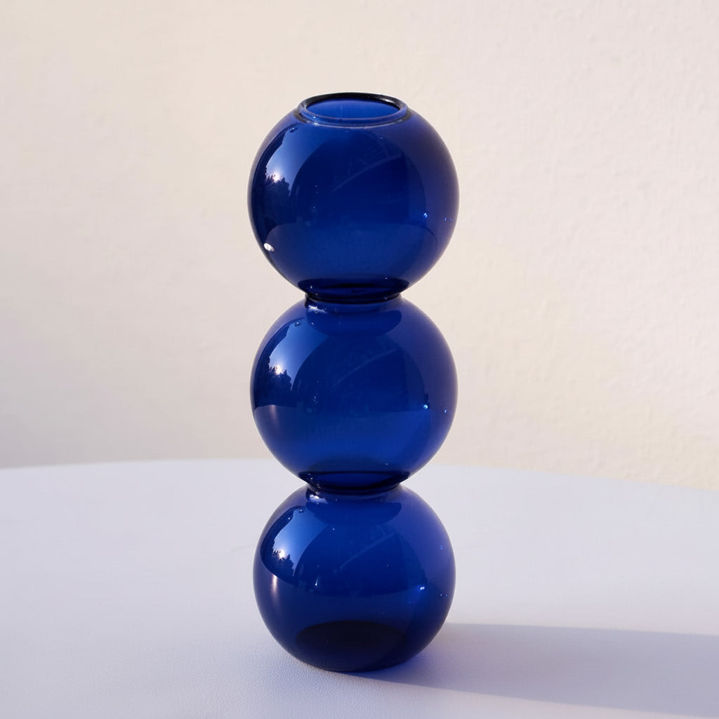 Vase in Form einer abstrakten Kugel