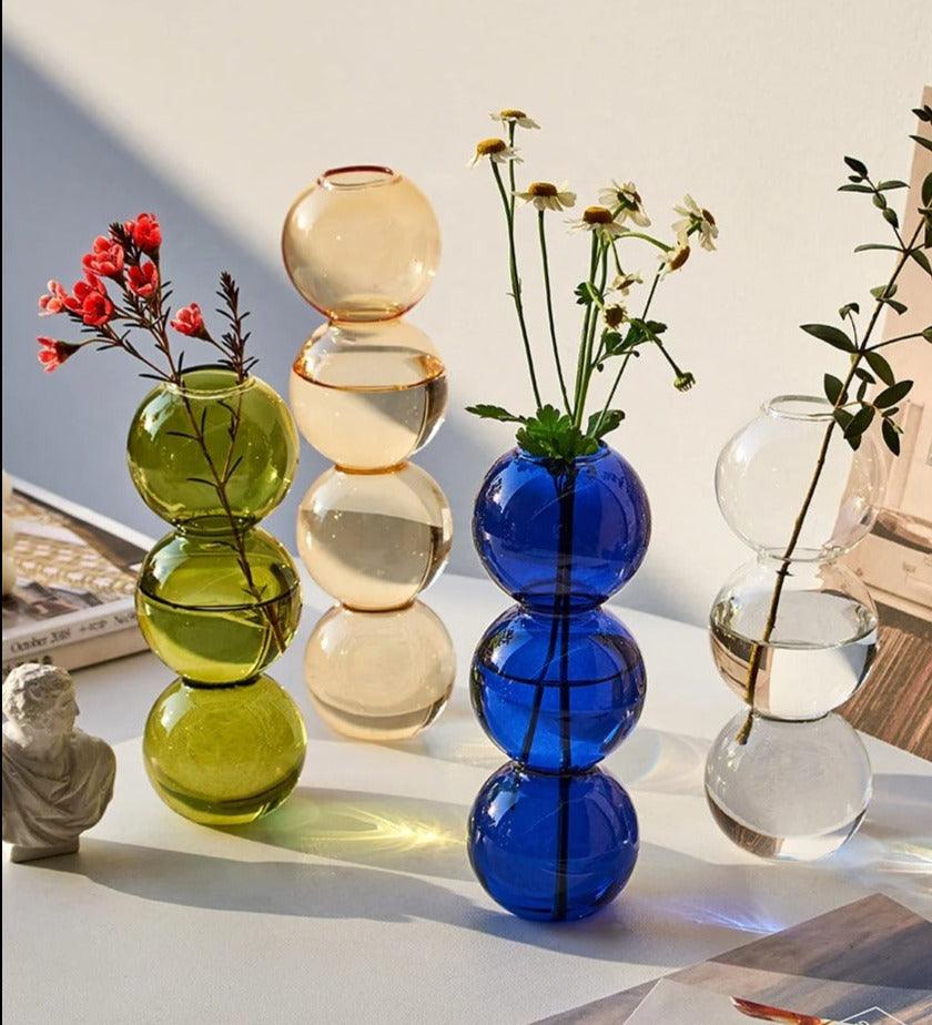 Vase in Form einer abstrakten Kugel