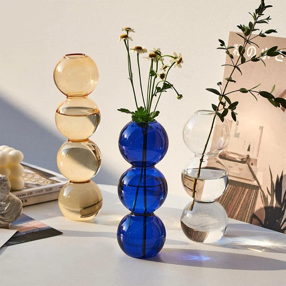 Vase in Form einer abstrakten Kugel