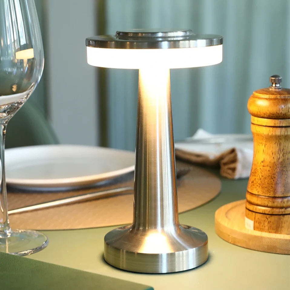 Kabellose Tischlampe im Retro-Stil