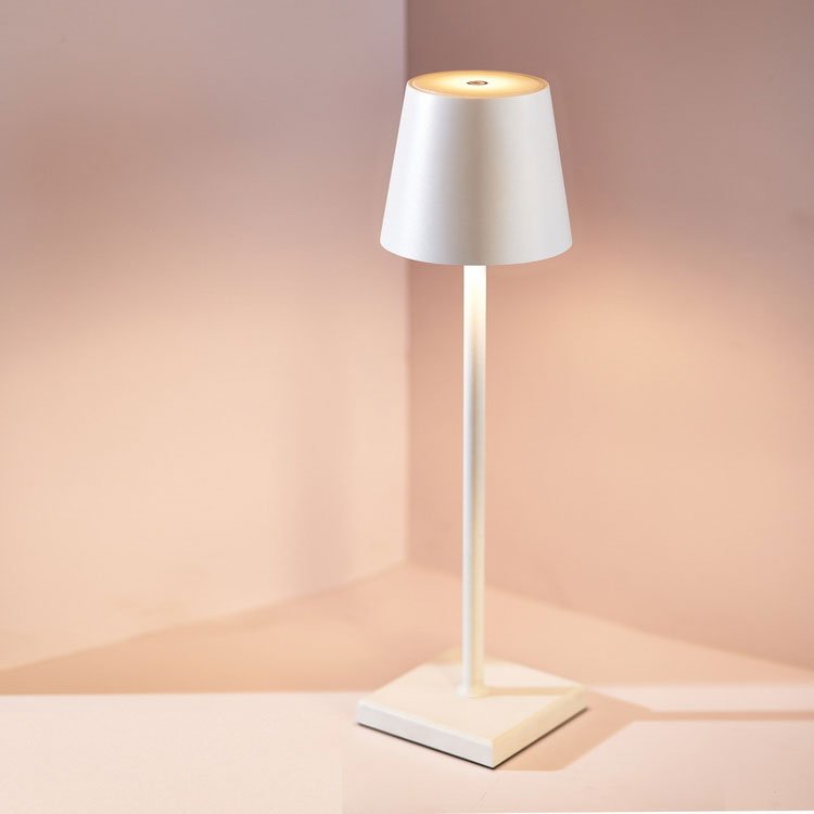 Skandinavische kabellose Tischlampe